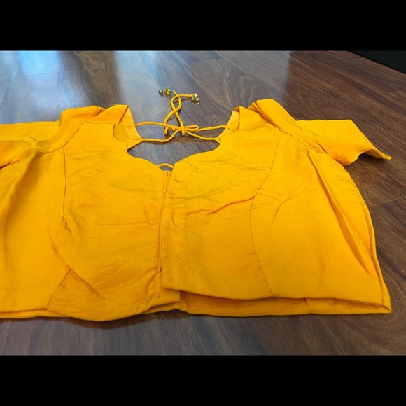 Bandhani saree with blouse - Picture 3 of 6